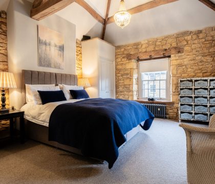 Pinkney House Master Bedroom - StayCotswold