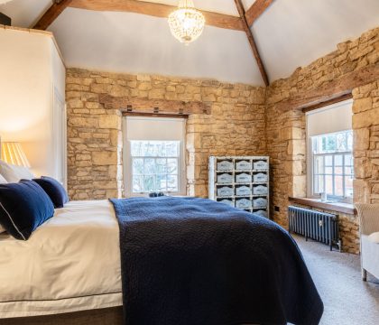 Pinkney House Master Bedroom - StayCotswold