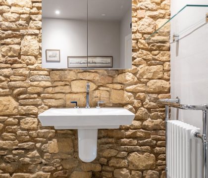 Pinkney House Master Bedroom Ensuite - StayCotswold
