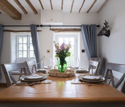 Lilac Cottage Dining Area - StayCotswold