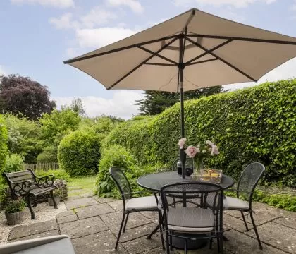 Lilac Cottage Garden - StayCotswold
