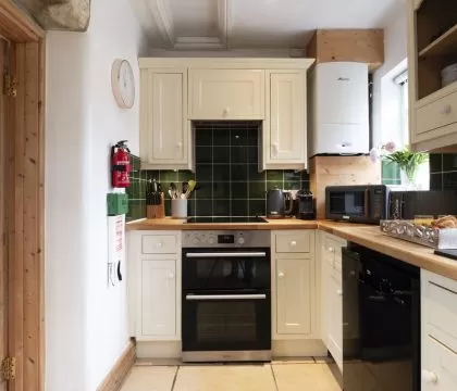 Lilac Cottage Kitchen - StayCotswold