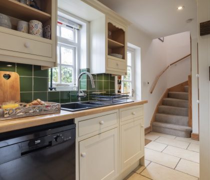 Lilac Cottage Kitchen - StayCotswold