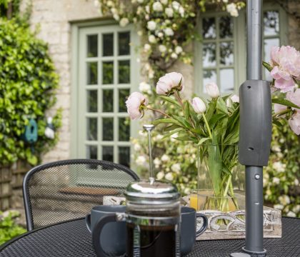 Lilac Cottage Garden - StayCotswold