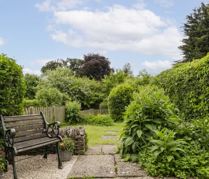 Lilac Cottage Garden - StayCotswold