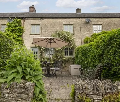 Lilac Cottage Garden - StayCotswold