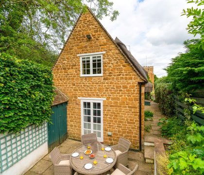 The Glen, Ilmington Garden - StayCotswold