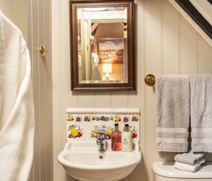 Pear Tree Cottage Bourton Ensuite Loo - StayCotswold