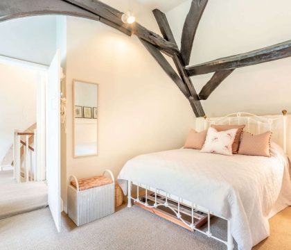 Norman Chapel Master Bedroom - StayCotswold