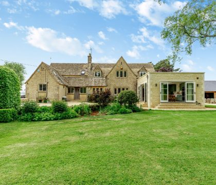 Keepers Lodge Garden - StayCotswold