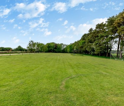 Keepers Lodge Garden - StayCotswold