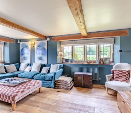 Keepers Lodge Cinema Room - StayCotswold