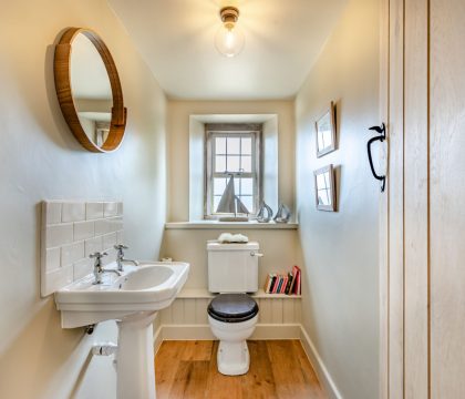 Keepers Lodge Cloakroom - StayCotswold