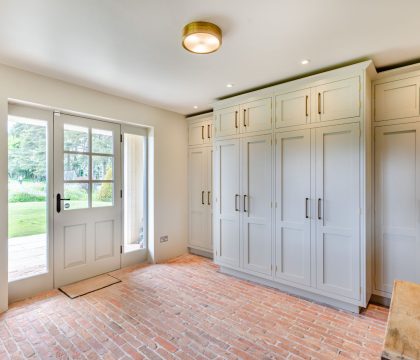 Keepers Lodge Entrance - StayCotswold