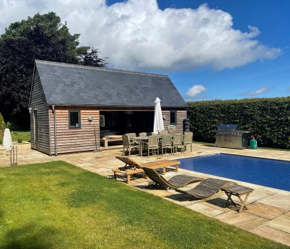 Keepers Lodge Garden - StayCotswold