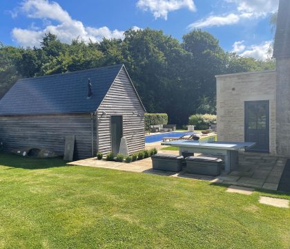 Keepers Lodge Garden - StayCotswold