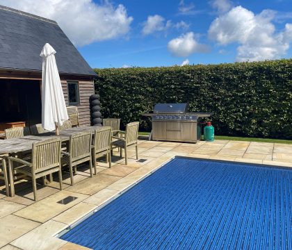Keepers Lodge Garden - StayCotswold