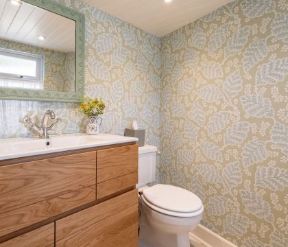 Pear Tree Cottage Bourton Shower Room - StayCotswold