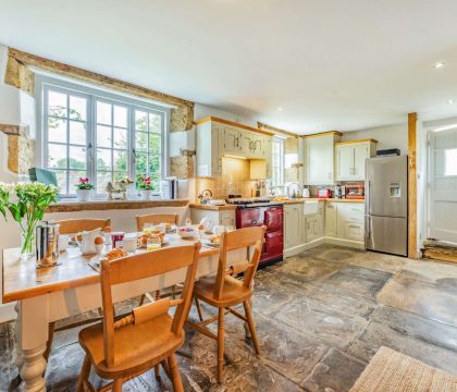 Quaint End Dining Table - StayCotswold