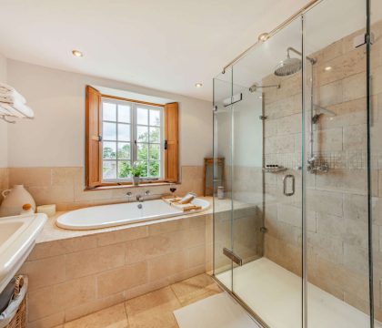 Quaint End Bathroom - StayCotswold