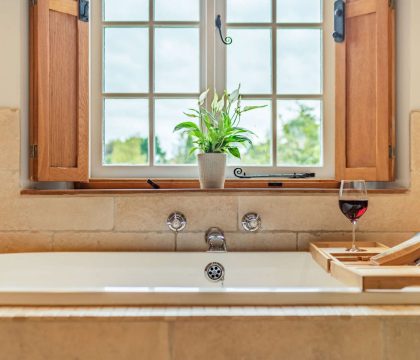 Quaint End Bath - StayCotswold