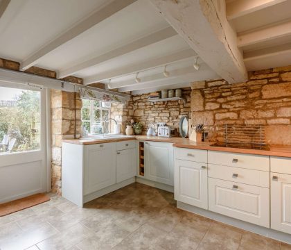 Knoll Cottage Kitchen/Dining Room - StayCotswold