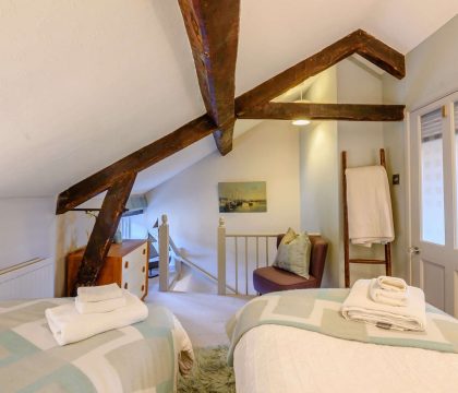 Knoll Cottage Twin Room - StayCotswold