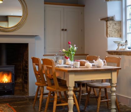 Quaint End Kitchen - StayCotswold