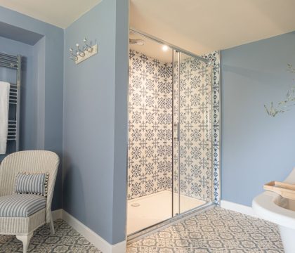 Old Rectory Master Bedroom Ensuite - StayCotswold