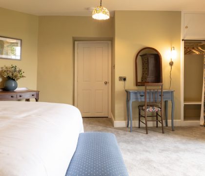 Old Rectory Bedroom 2 - StayCotswold