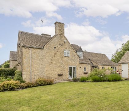 Yew Tree Cottage Garden - StayCotswold