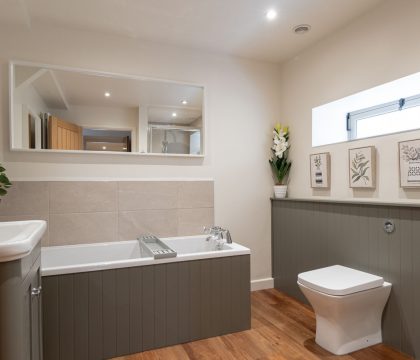 Highgate Family Bathroom - StayCotswold