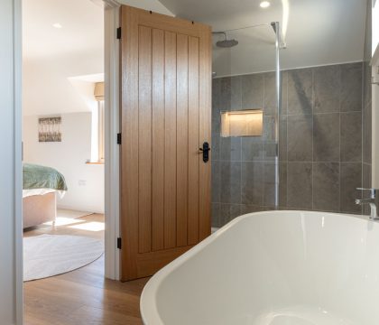 The Puzzle House Master Bedroom Ensuite - StayCotswold