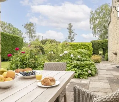 Yew Tree Cottage Garden - StayCotswold