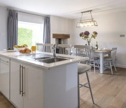 Yew Tree Cottage Kitchen - StayCotswold