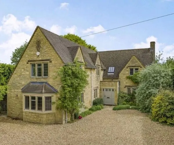 A stunning large Cotswold holiday cottage