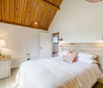 High Barn & Little Barn Bedroom - StayCotswold