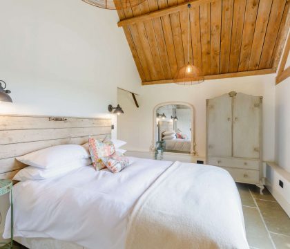 High Barn & Little Barn Bedroom - StayCotswold