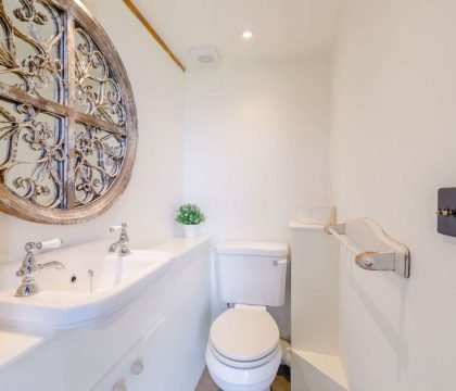 High Barn & Little Barn Bathroom - StayCotswold