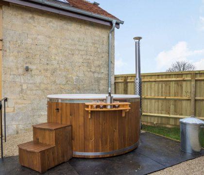High Barn & Little Barn Hot Tub - StayCotswold
