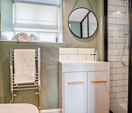 The Old House Master Bedroom Ensuite - StayCotswold