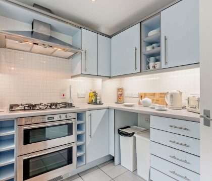 5 Stone Cottage Kitchen - StayCotswold