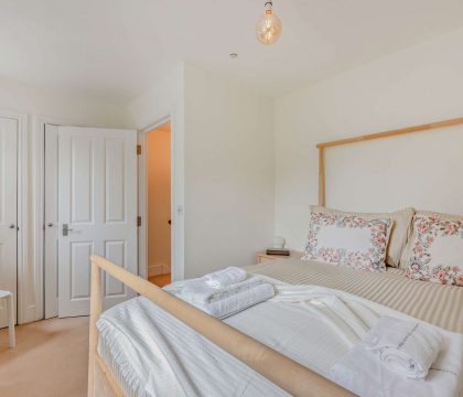 5 Stone Cottage Bedroom 2 - StayCotswold