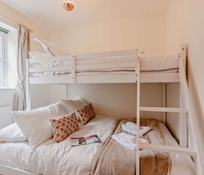 5 Stone Cottage Bedroom 3 - StayCotswold