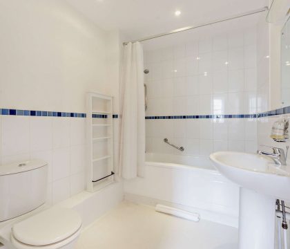 5 Stone Cottage Family Bathroom - StayCotswold