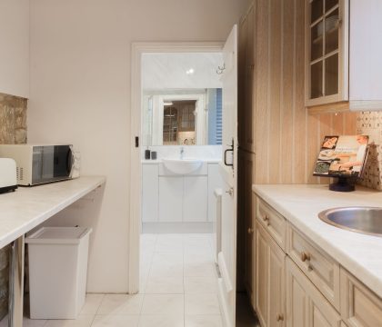 Orchard Cottage Kitchen - StayCotswold