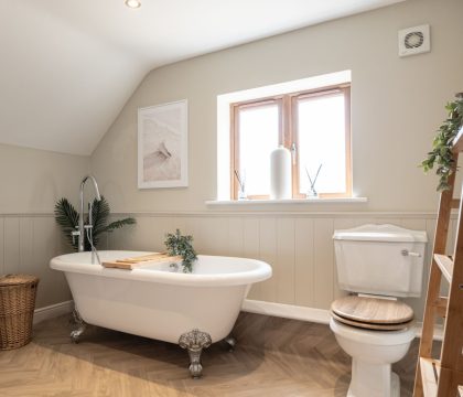Puddleduck House Bathroom - StayCotswold