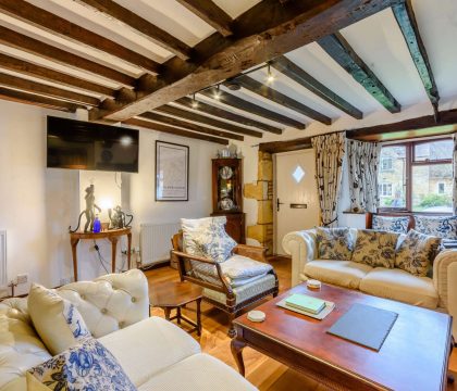 Summer Hayes Sitting Room - StayCotswold