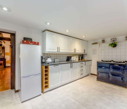 Summer Hayes Kitchen - StayCotswold
