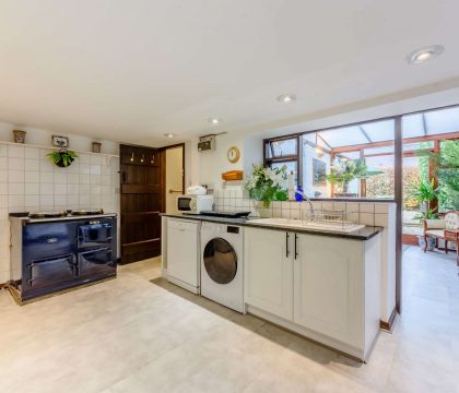 Summer Hayes Kitchen - StayCotswold